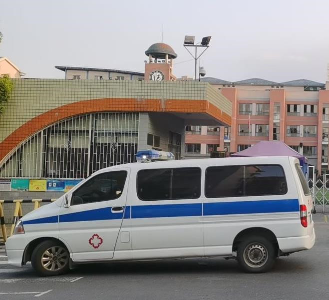 排浦镇救护车出租护送骨折病人一公里多少钱